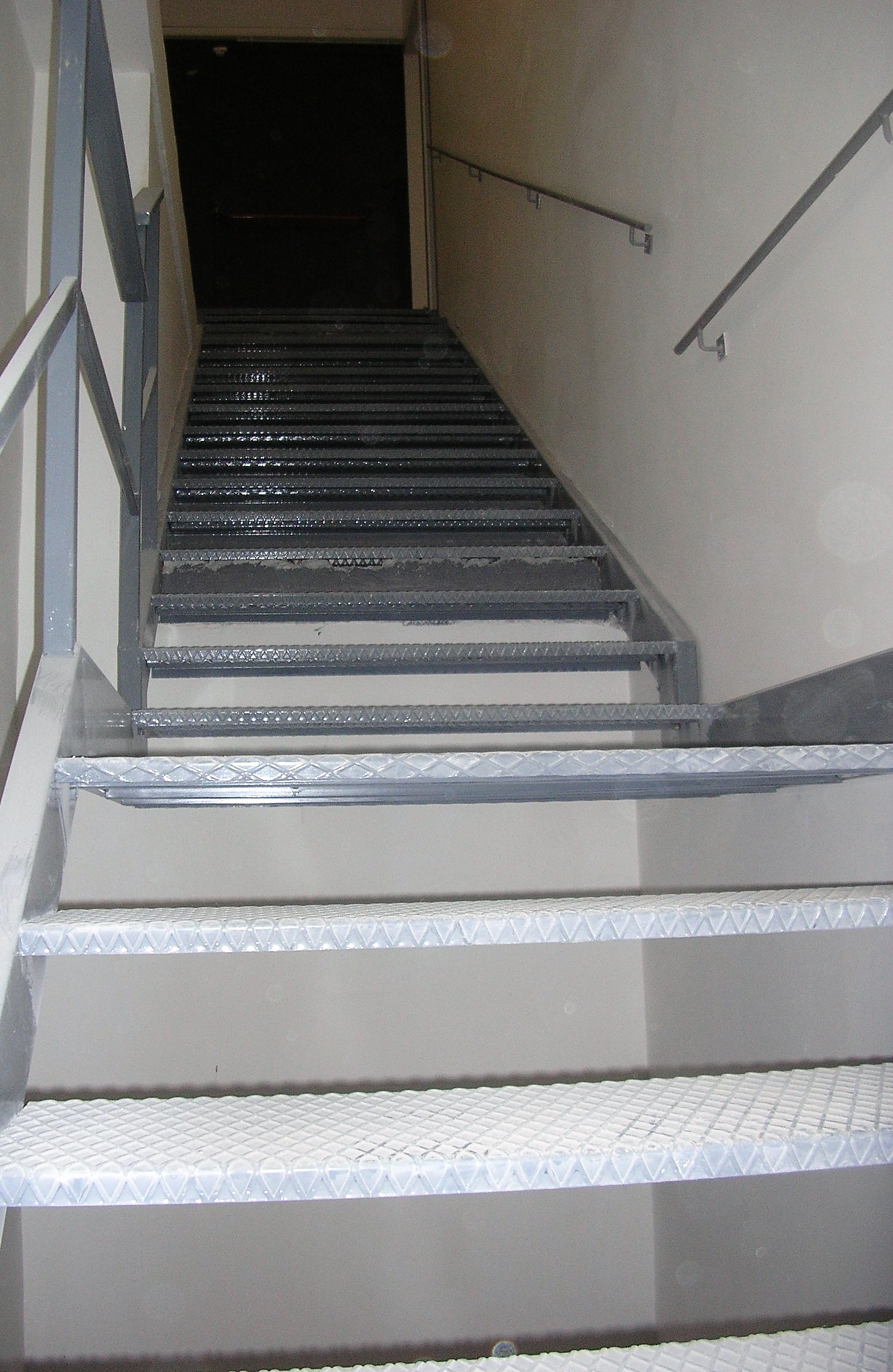 Carpenterie metalliche - opere da fabbro - lavorazioni in acciaio - acciaio inox - alluminio per arredo e di sicurezza