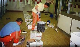 Pavimenti e rivestimenti in ceramica - marmo - linoleum - parquet - resine industriali e di arredo