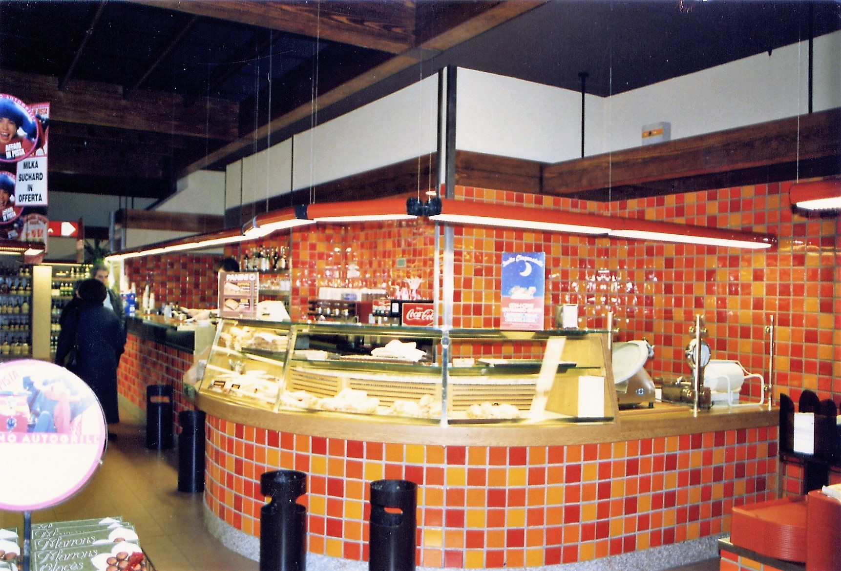 Pavimenti e rivestimenti in ceramica - marmo - linoleum - parquet - resine industriali e di arredo