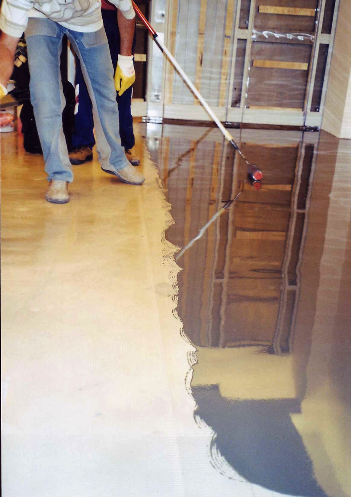 Pavimenti e rivestimenti in ceramica - marmo - linoleum - parquet - resine industriali e di arredo