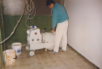 Pavimenti e rivestimenti in ceramica - marmo - linoleum - parquet - resine industriali e di arredo