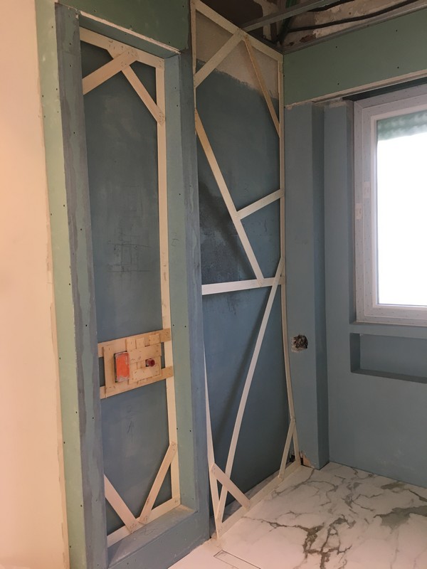 Pavimenti e rivestimenti in ceramica - marmo - linoleum - parquet - resine industriali e di arredo