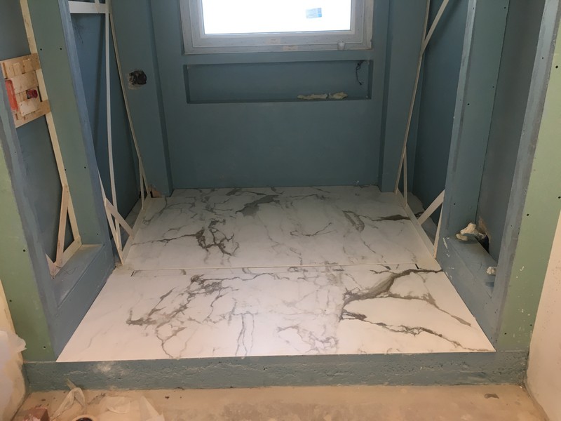 Pavimenti e rivestimenti in ceramica - marmo - linoleum - parquet - resine industriali e di arredo
