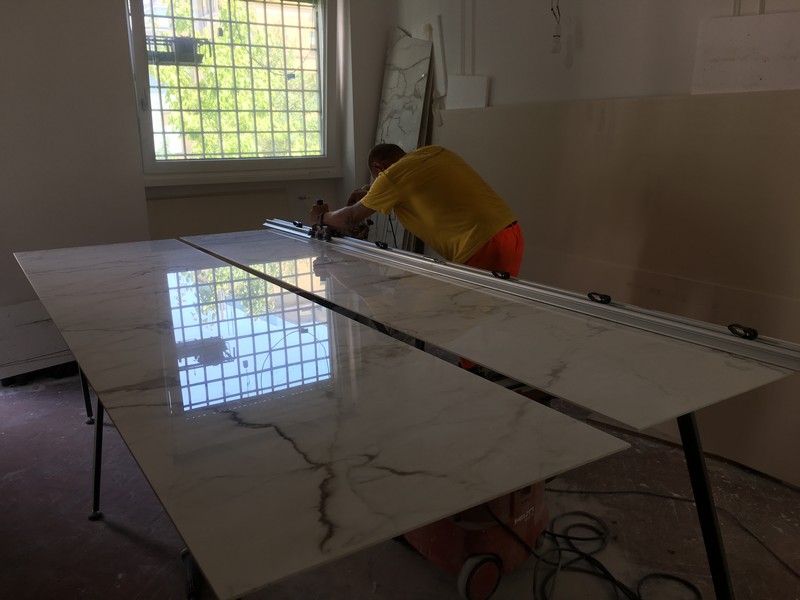 Pavimenti e rivestimenti in ceramica - marmo - linoleum - parquet - resine industriali e di arredo