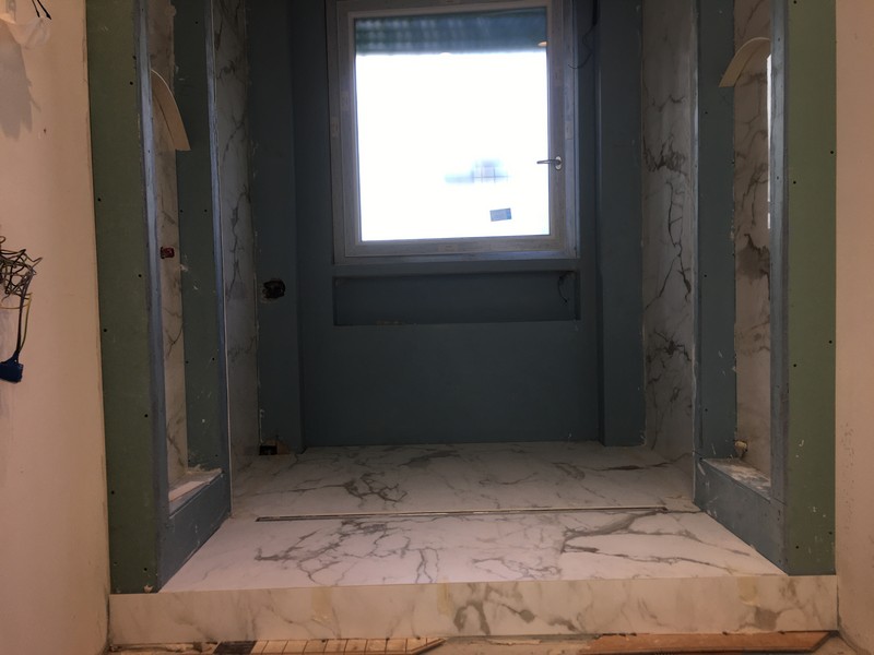 Pavimenti e rivestimenti in ceramica - marmo - linoleum - parquet - resine industriali e di arredo