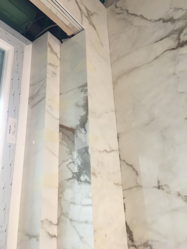 Pavimenti e rivestimenti in ceramica - marmo - linoleum - parquet - resine industriali e di arredo