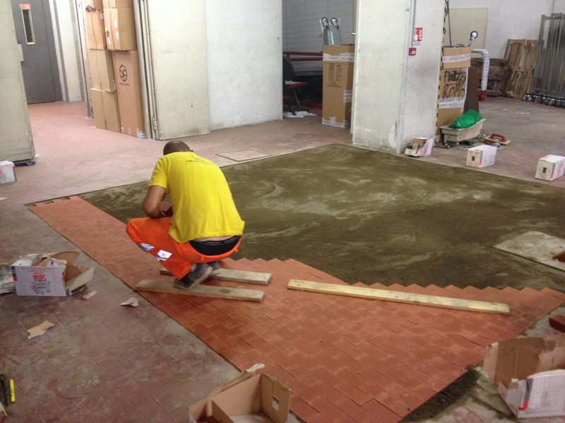 Pavimenti e rivestimenti in ceramica - marmo - linoleum - parquet - resine industriali e di arredo