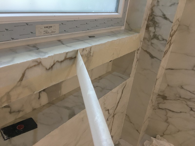 Pavimenti e rivestimenti in ceramica - marmo - linoleum - parquet - resine industriali e di arredo