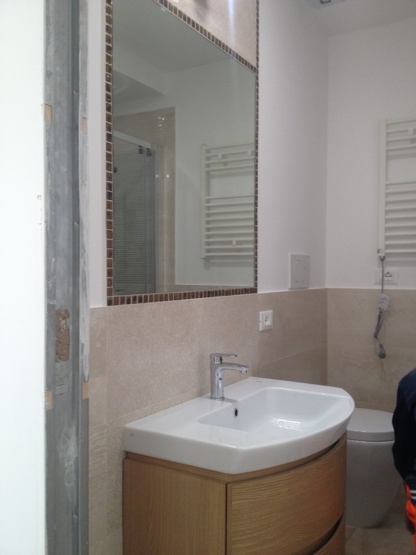 Pavimenti e rivestimenti in ceramica - marmo - linoleum - parquet - resine industriali e di arredo