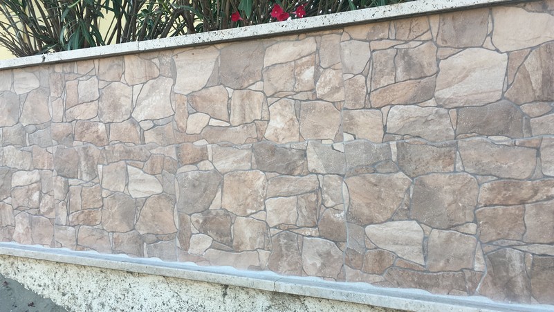 Pavimenti e rivestimenti in ceramica - marmo - linoleum - parquet - resine industriali e di arredo
