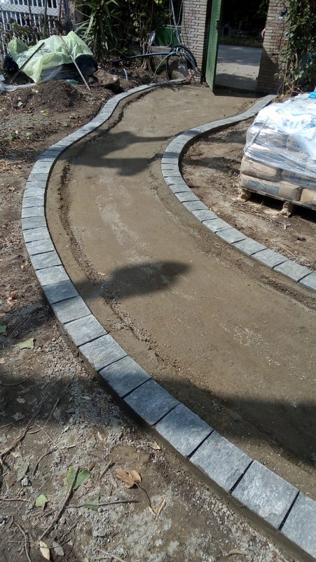 Pavimenti e rivestimenti in ceramica - marmo - linoleum - parquet - resine industriali e di arredo