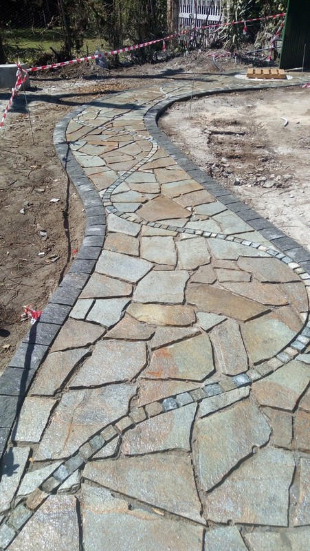 Pavimenti e rivestimenti in ceramica - marmo - linoleum - parquet - resine industriali e di arredo