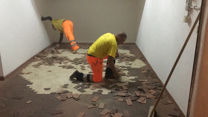 Pavimenti e rivestimenti in ceramica - marmo - linoleum - parquet - resine industriali e di arredo