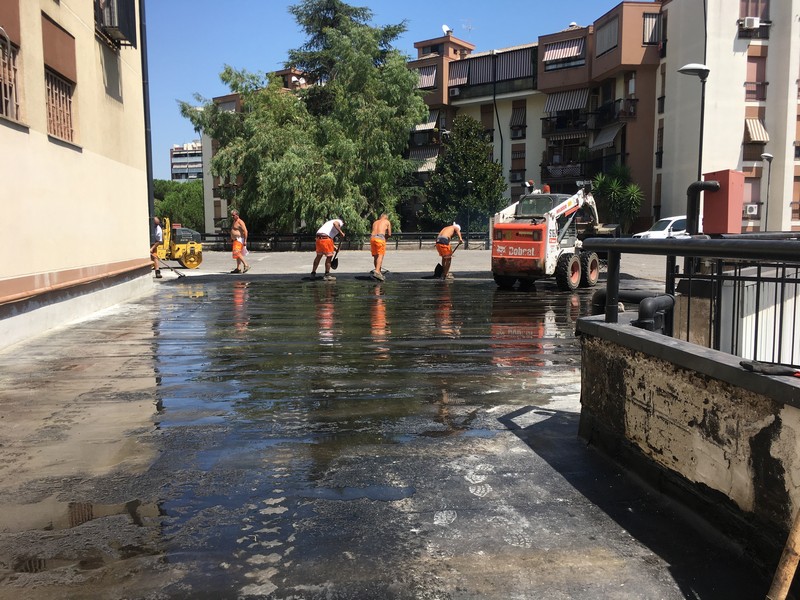 Pavimenti e rivestimenti in ceramica - marmo - linoleum - parquet - resine industriali e di arredo